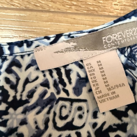 3/$30 - FOREVER 21 Blue and White Patterned Top Blouse - Picture 2 of 5
